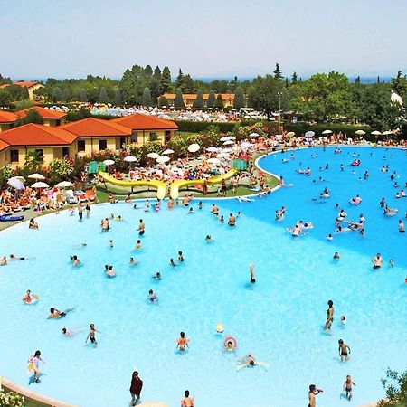 Camping Bella Italia In Peschiera Del Garda - Gardasee Apartment Bagian luar foto