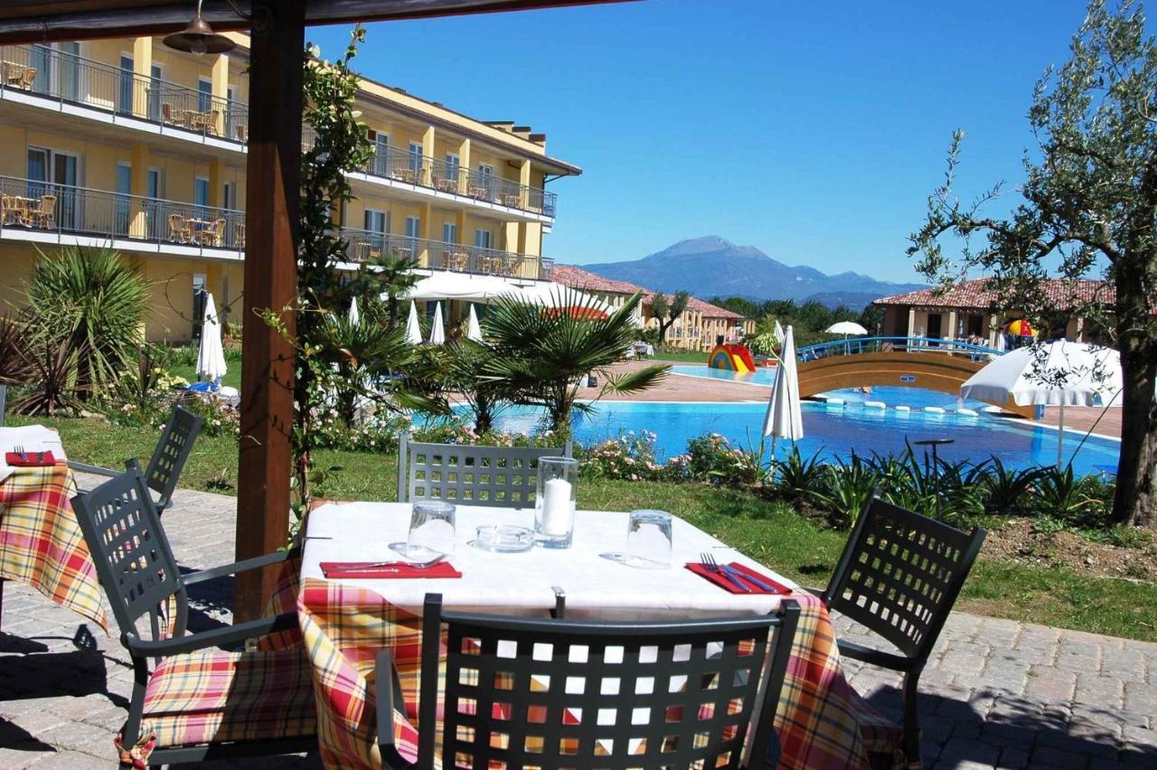 Camping Bella Italia In Peschiera Del Garda - Gardasee Apartment Bagian luar foto