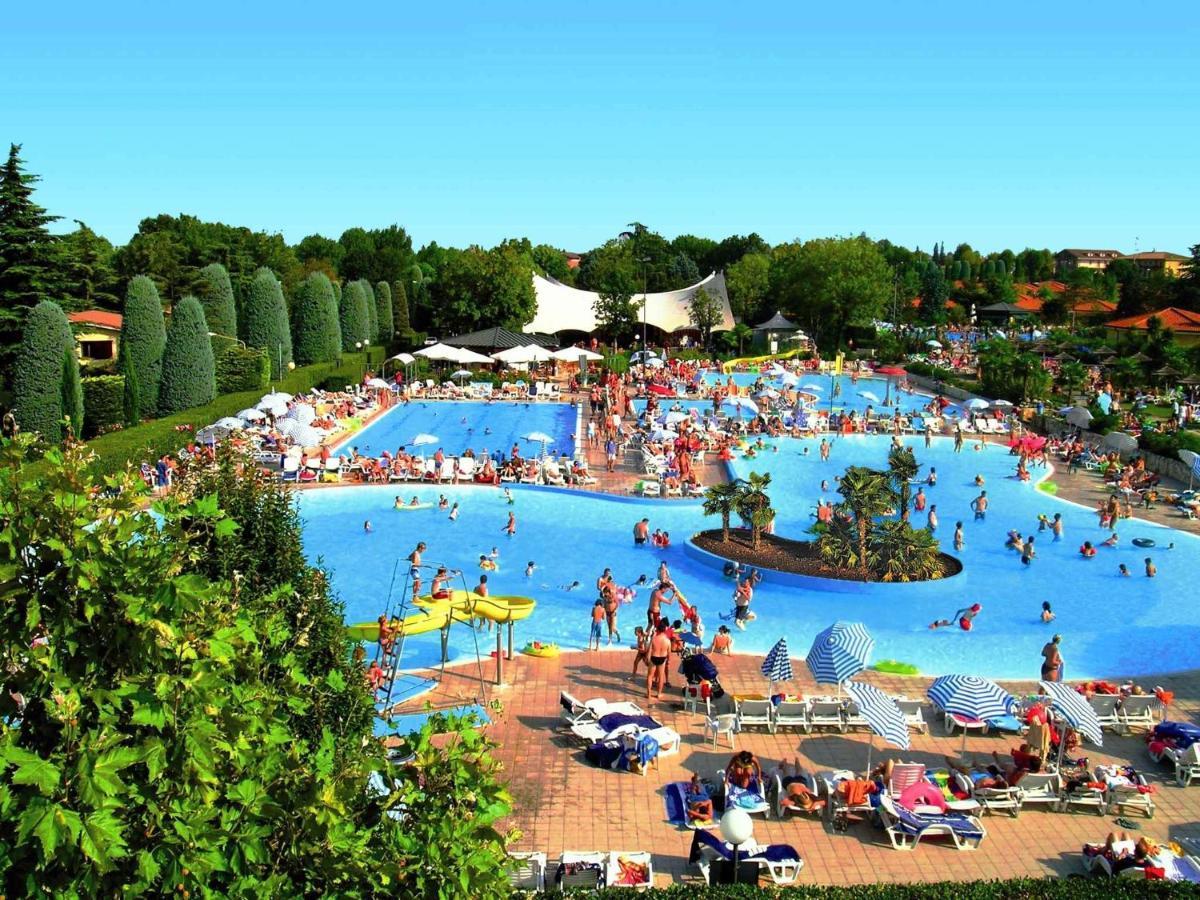Camping Bella Italia In Peschiera Del Garda - Gardasee Apartment Bagian luar foto