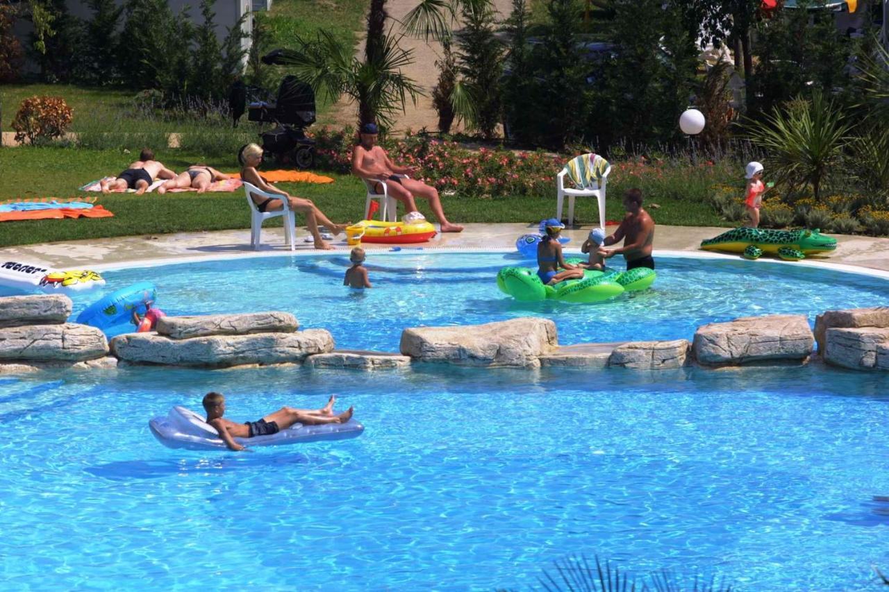Camping Bella Italia In Peschiera Del Garda - Gardasee Apartment Bagian luar foto