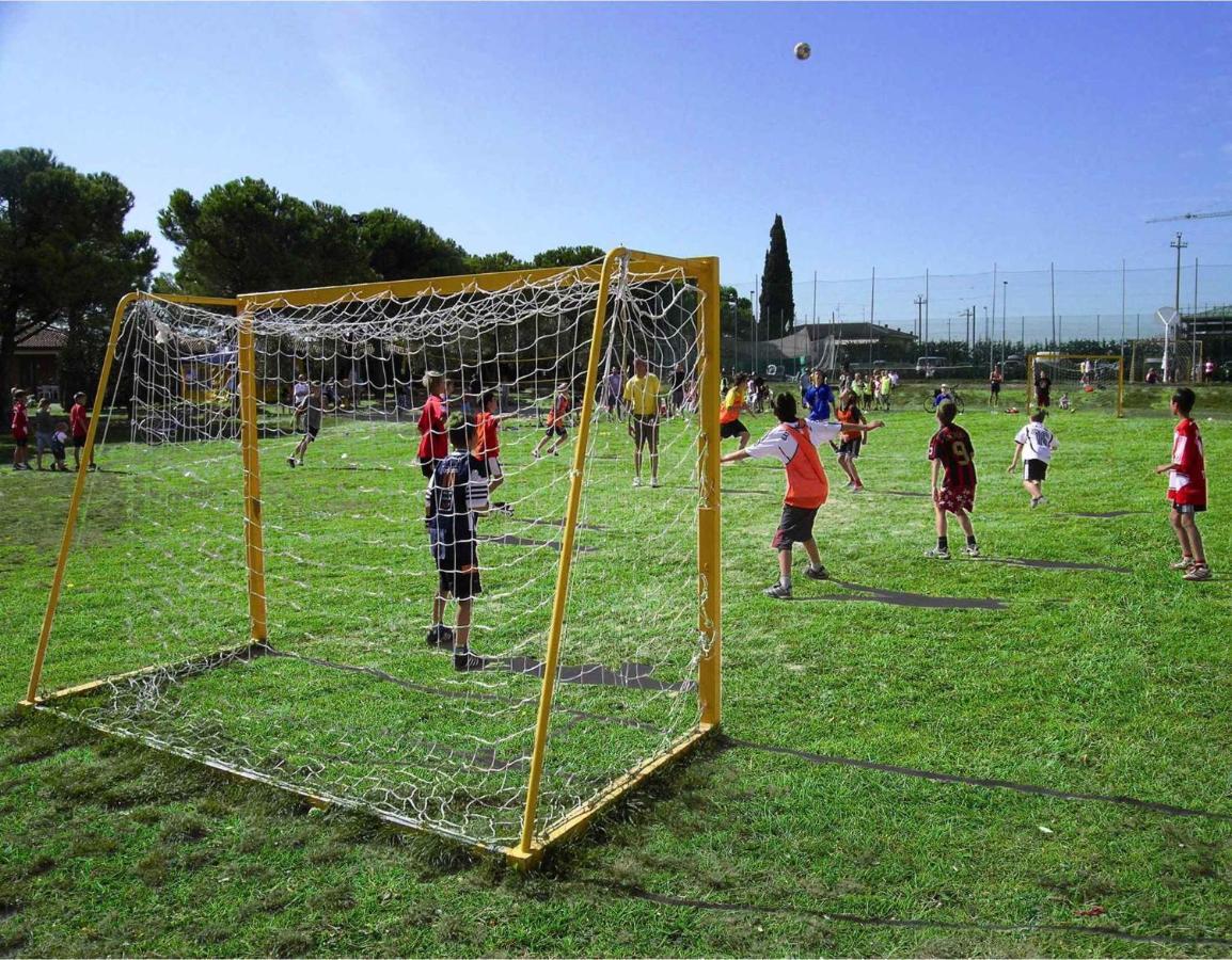 Camping Bella Italia In Peschiera Del Garda - Gardasee Apartment Bagian luar foto