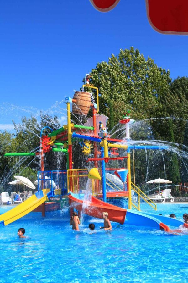 Camping Bella Italia In Peschiera Del Garda - Gardasee Apartment Bagian luar foto