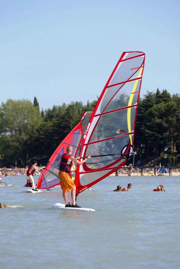 Camping Bella Italia In Peschiera Del Garda - Gardasee Apartment Bagian luar foto