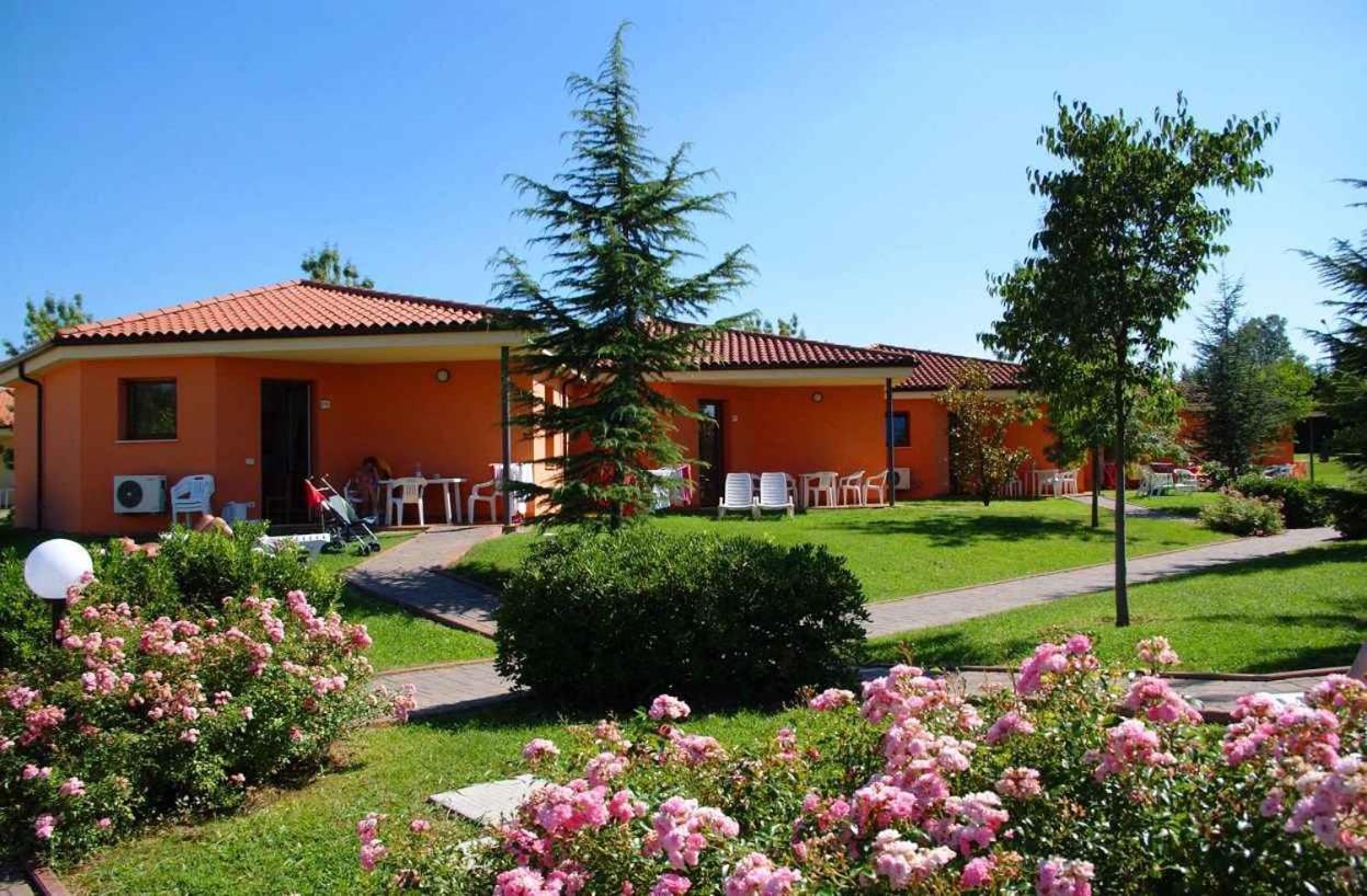 Camping Bella Italia In Peschiera Del Garda - Gardasee Apartment Bagian luar foto