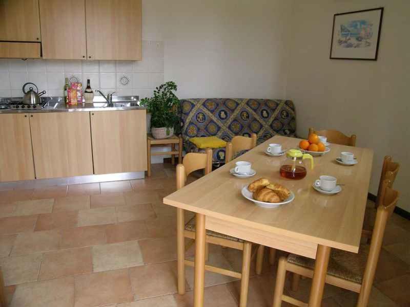 Camping Bella Italia In Peschiera Del Garda - Gardasee Apartment Bagian luar foto