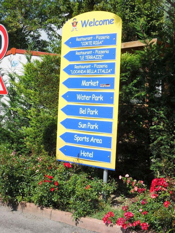Camping Bella Italia In Peschiera Del Garda - Gardasee Apartment Bagian luar foto