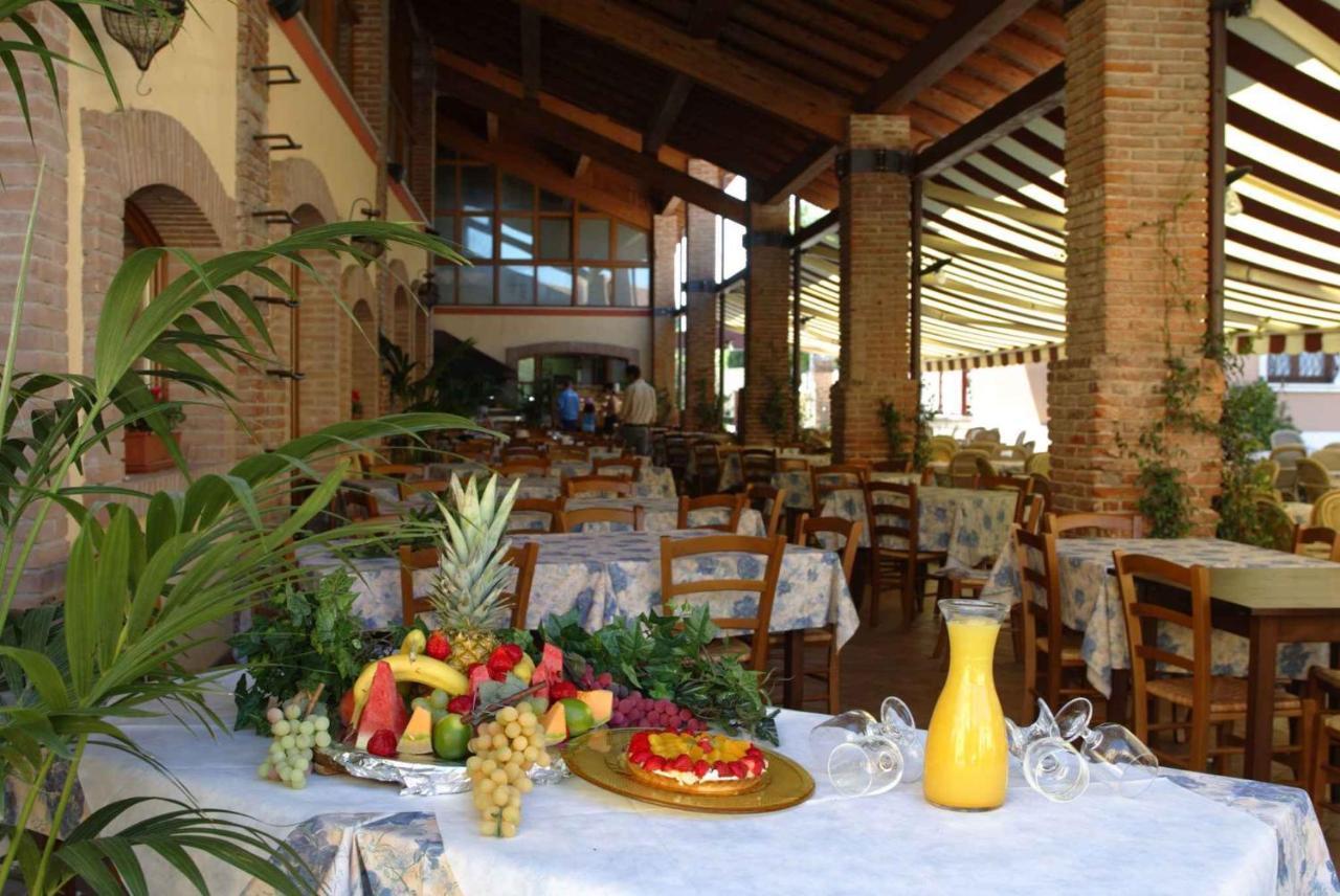 Camping Bella Italia In Peschiera Del Garda - Gardasee Apartment Bagian luar foto
