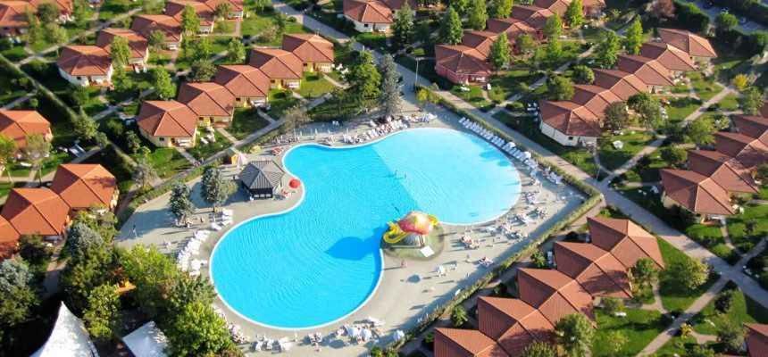 Camping Bella Italia In Peschiera Del Garda - Gardasee Apartment Bagian luar foto